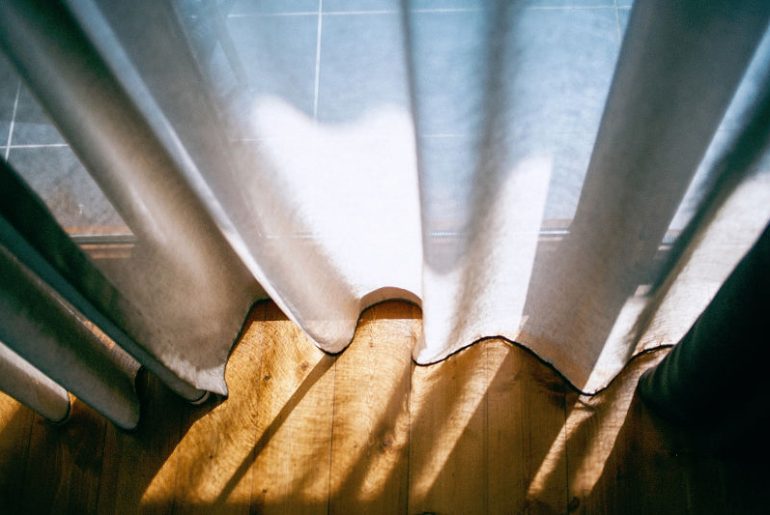Do Curtains Keep Heat In? Keeping Yourself Warm on a Budget