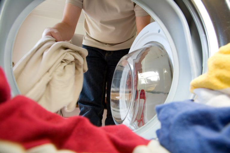 What Colors Can Be Washed Together? (3 Simple Rules) » House Trick
