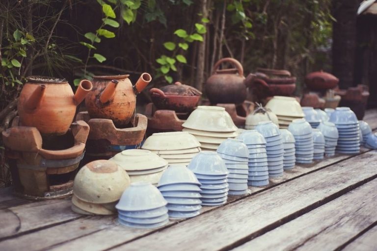 Can You Spray Paint Ceramic? House Trick