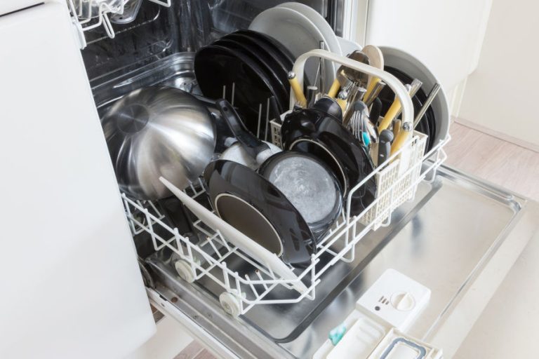 Can You Put Pots and Pans in the Dishwasher? » House Trick