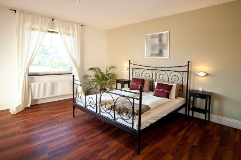 Do Metal Bed Frames Really Squeak? » House Trick