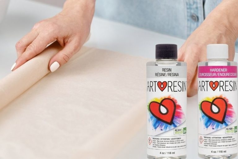 Does Epoxy Stick to Wax Paper? » House Trick