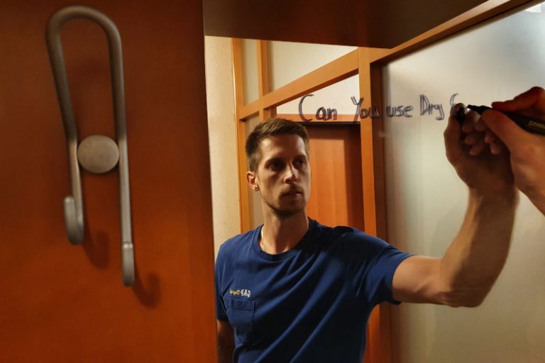 Can You Use Dry Erase Markers On Mirrors House Trick